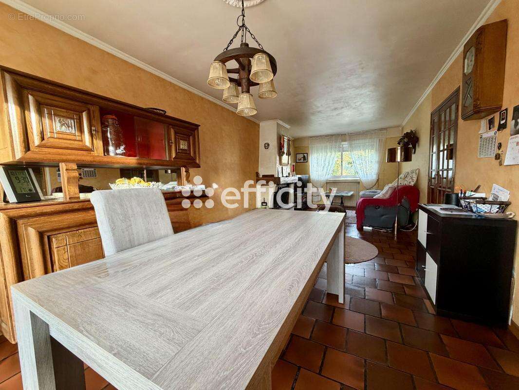 Maison à CHENNEVIERES-SUR-MARNE