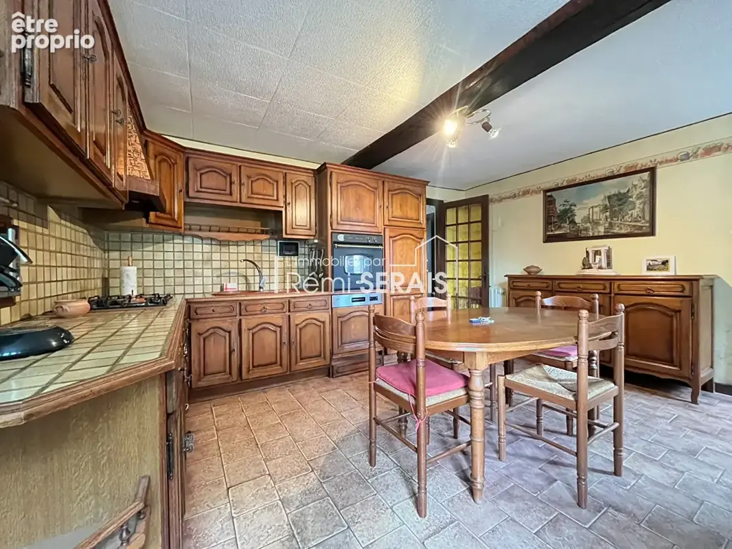 Belle maison familiale avec verger et espaces de vie chaleureux à proximité des commerces - photo 2