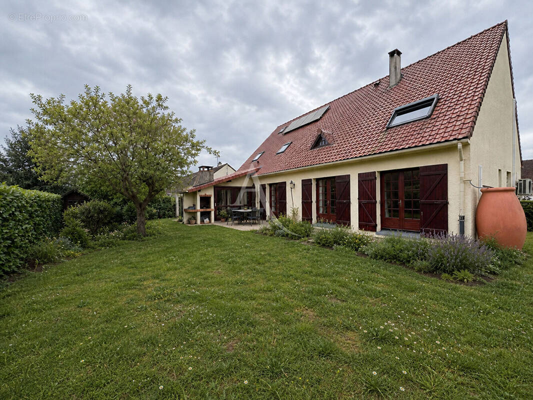 Maison à LE CHATELET-EN-BRIE
