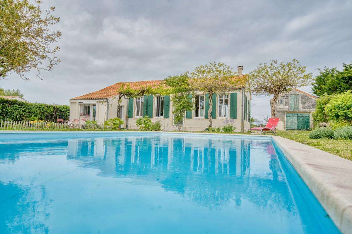 Maison à PORT-DES-BARQUES