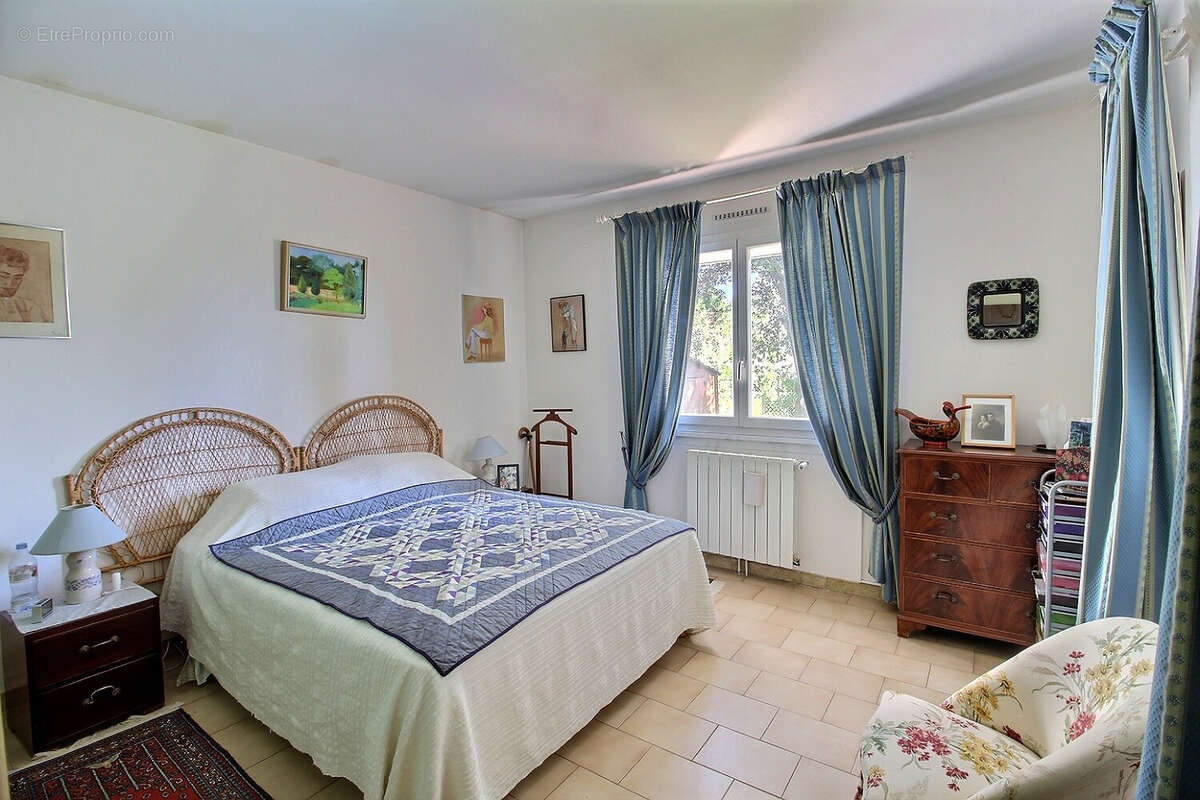 Maison à SAINT-CLEMENT-DE-RIVIERE