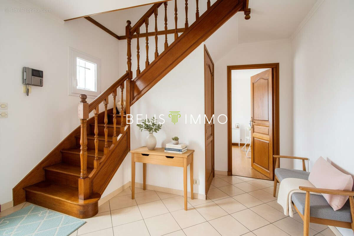 Maison à LA VILLE-AUX-DAMES