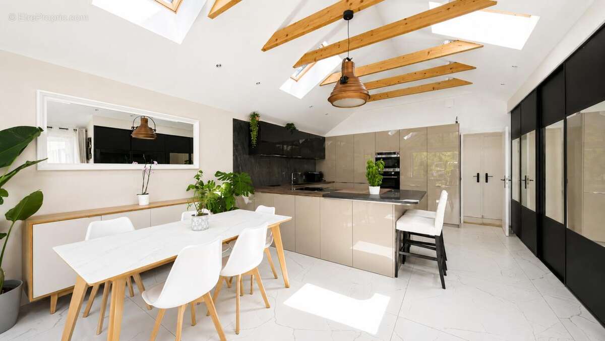 Maison 120 m² à Saint-Maur-Des-Fosses  - photo 5