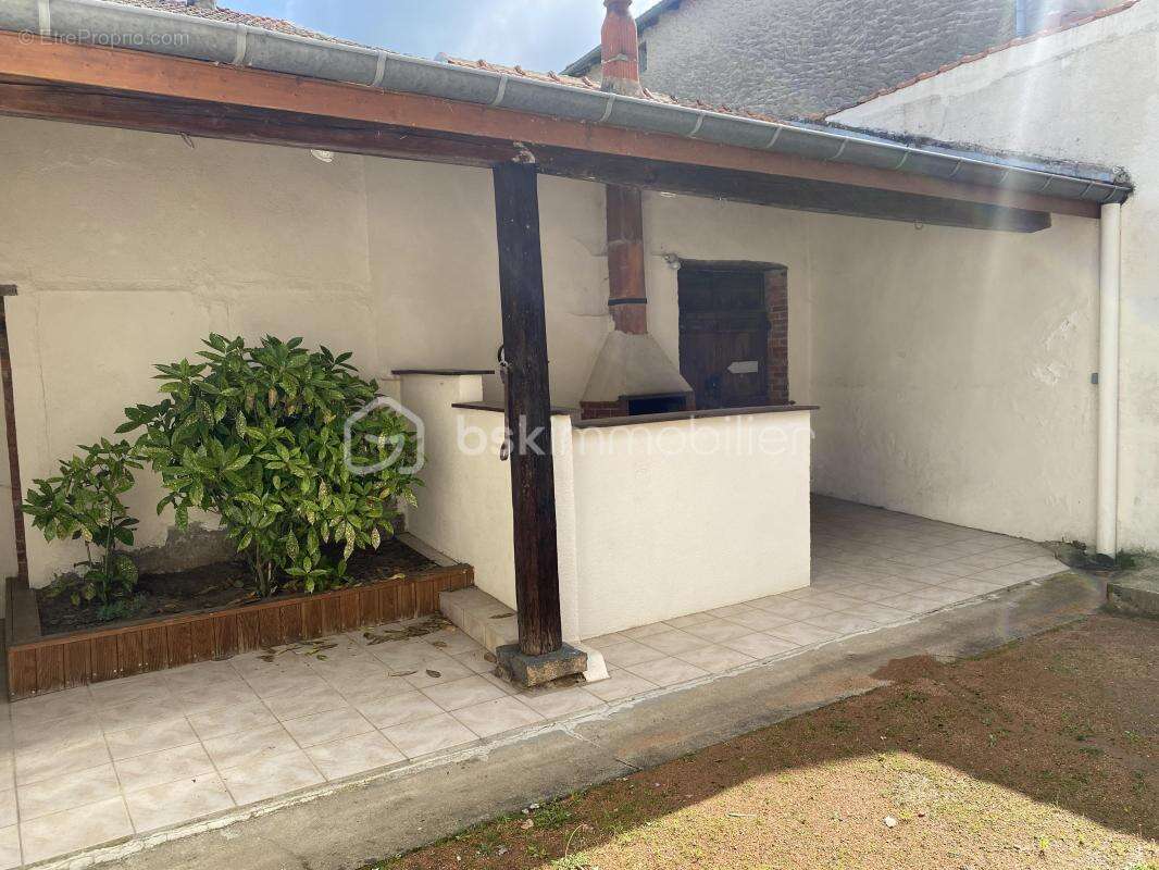 Maison à SAINT-SYMPHORIEN-DE-LAY