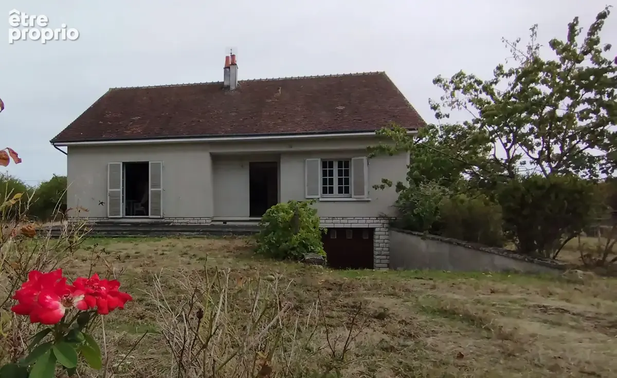 Maison à AZAY-LE-FERRON