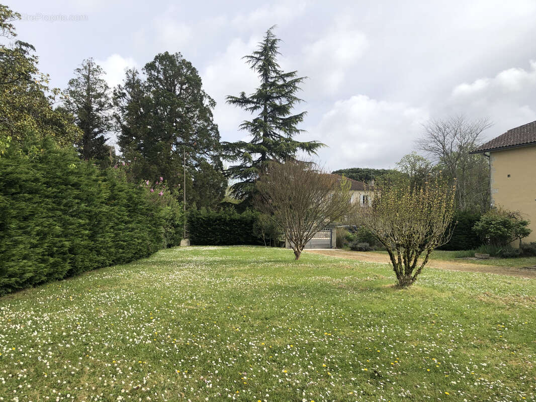 Maison à CASTELNAU-D'AUZAN