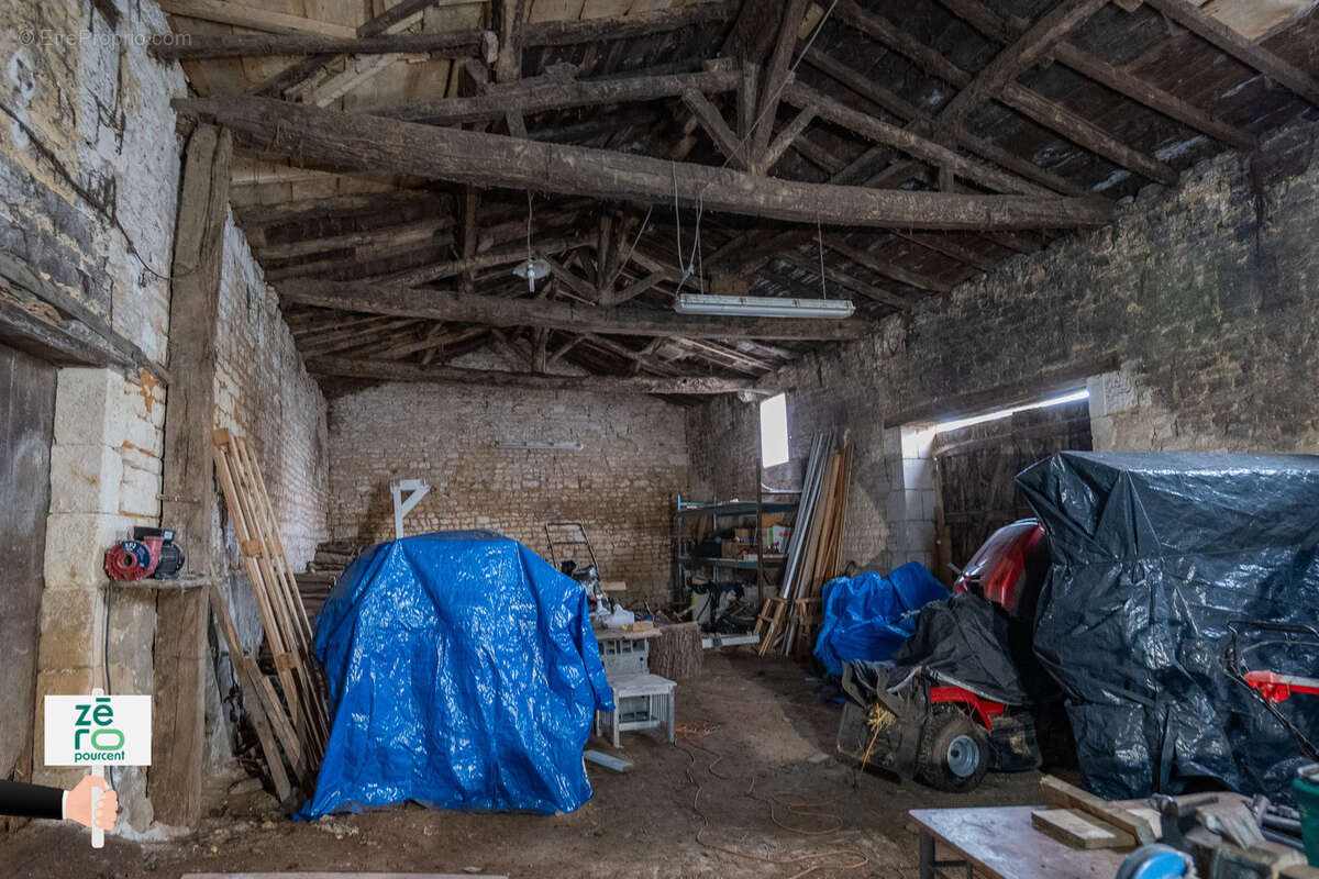 Maison à LES MAGNILS-REIGNIERS