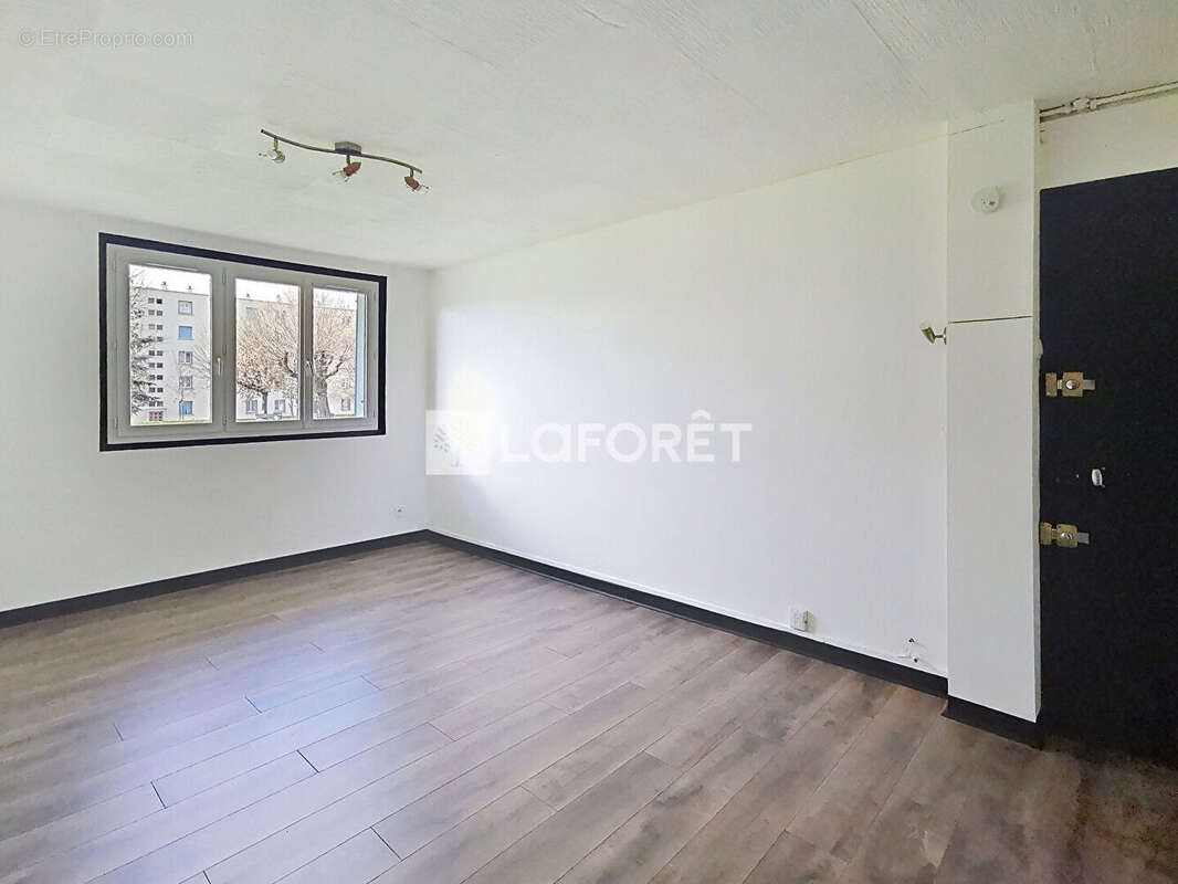 Appartement à GENAY