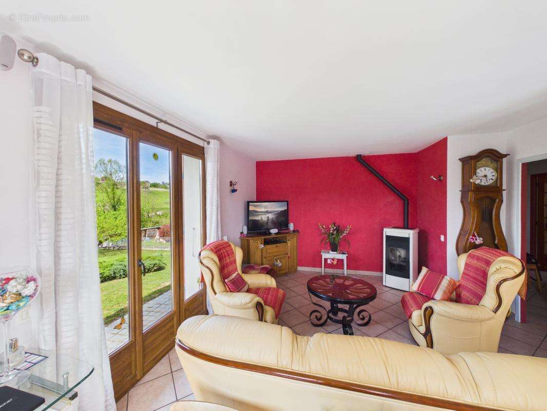SAINT-JEOIRE-PRIEURÉ - Maison individuelle de plain-pied sur terrain de 1760 m² - photo 8