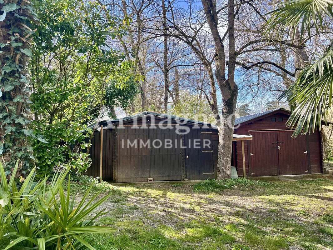 Maison à VIC-FEZENSAC