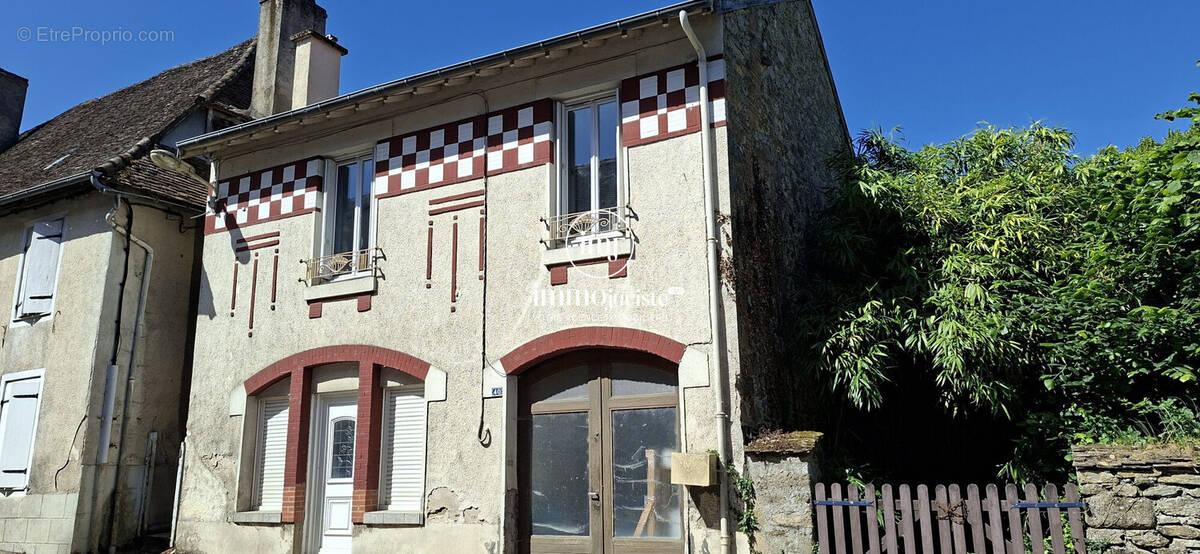 Maison à MAGNAC-BOURG