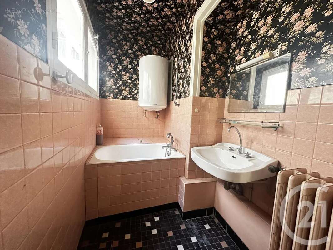 Maison à CHEF-BOUTONNE