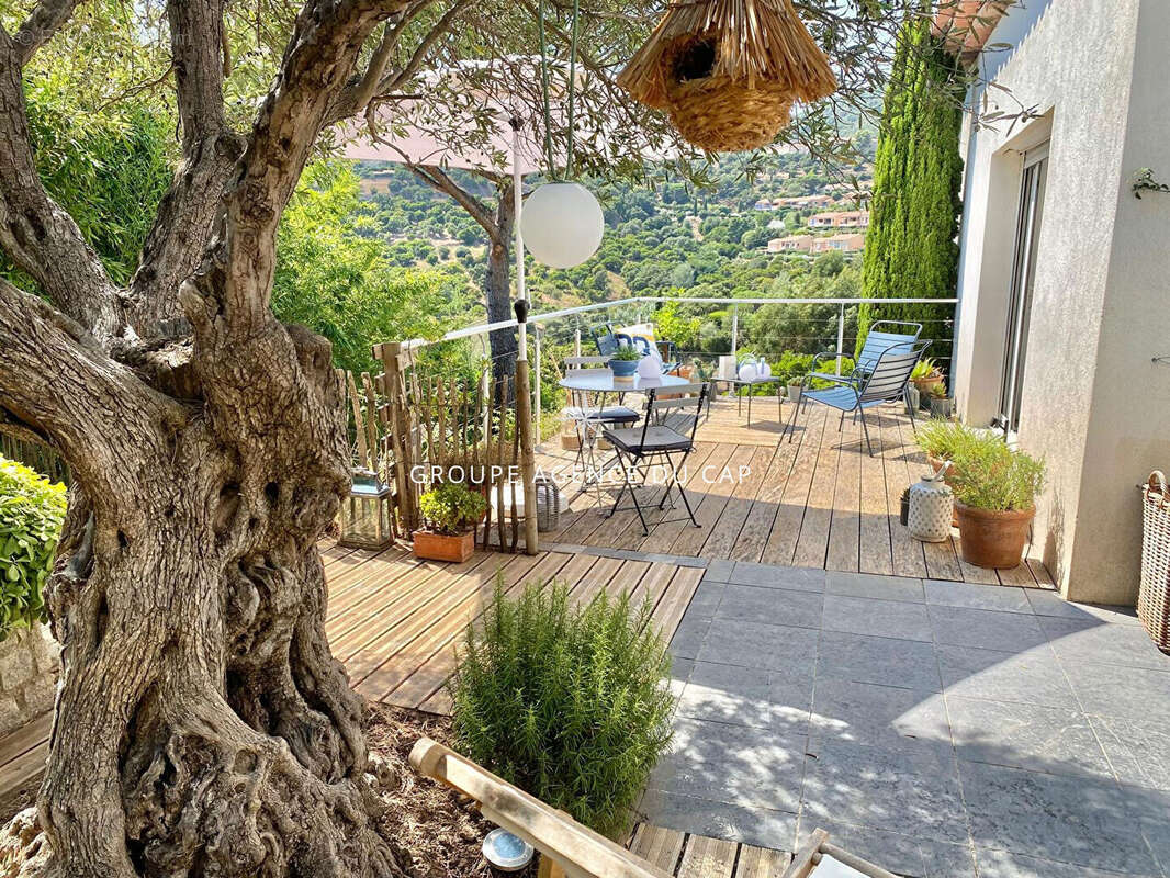 Maison à LES ISSAMBRES