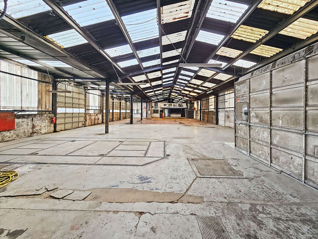 Parking à BAZOUGES-LA-PEROUSE