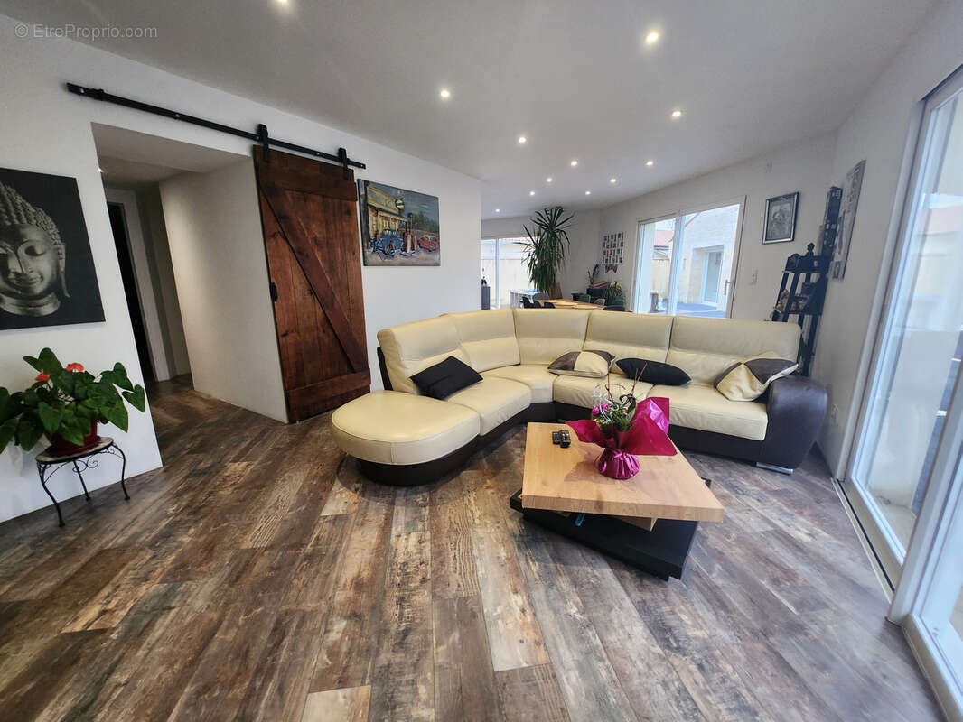 Maison en pierre rénovée avec studio indépendant, piscine et grand garage - photo 10