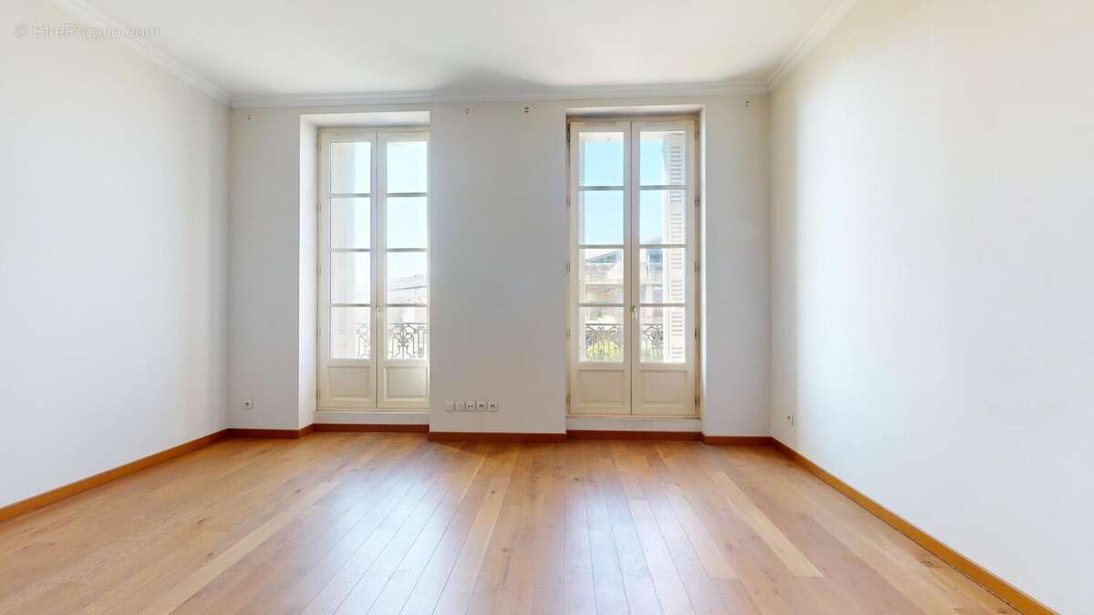 Appartement à MARSEILLE-2E