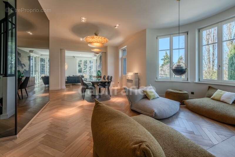 Maison bourgeoise 255 m² entièrement rénovée, parc clos et arboré de 4 303 m² (piscinable), 3 garages, terrasse, jacuzzi - photo 12