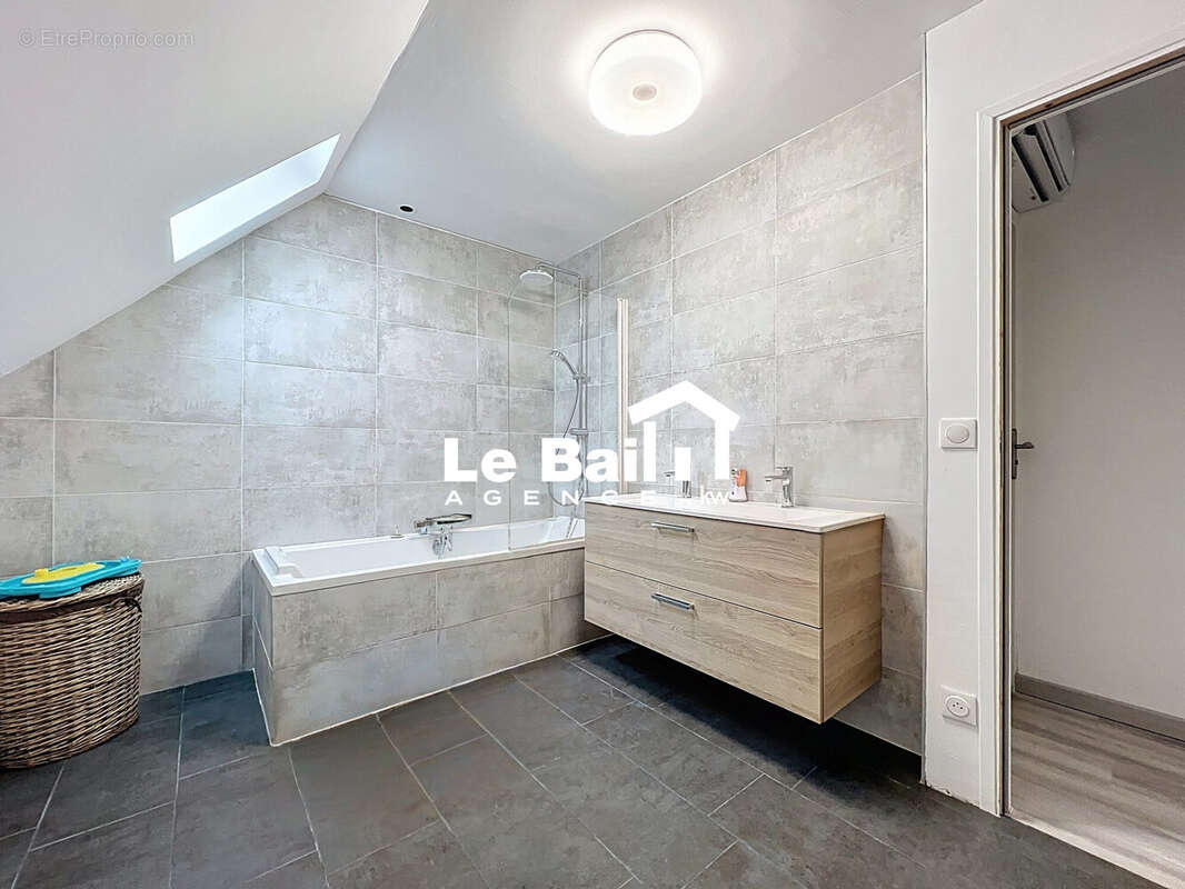Maison 162 m² à Neuville-Bosc  - photo 9
