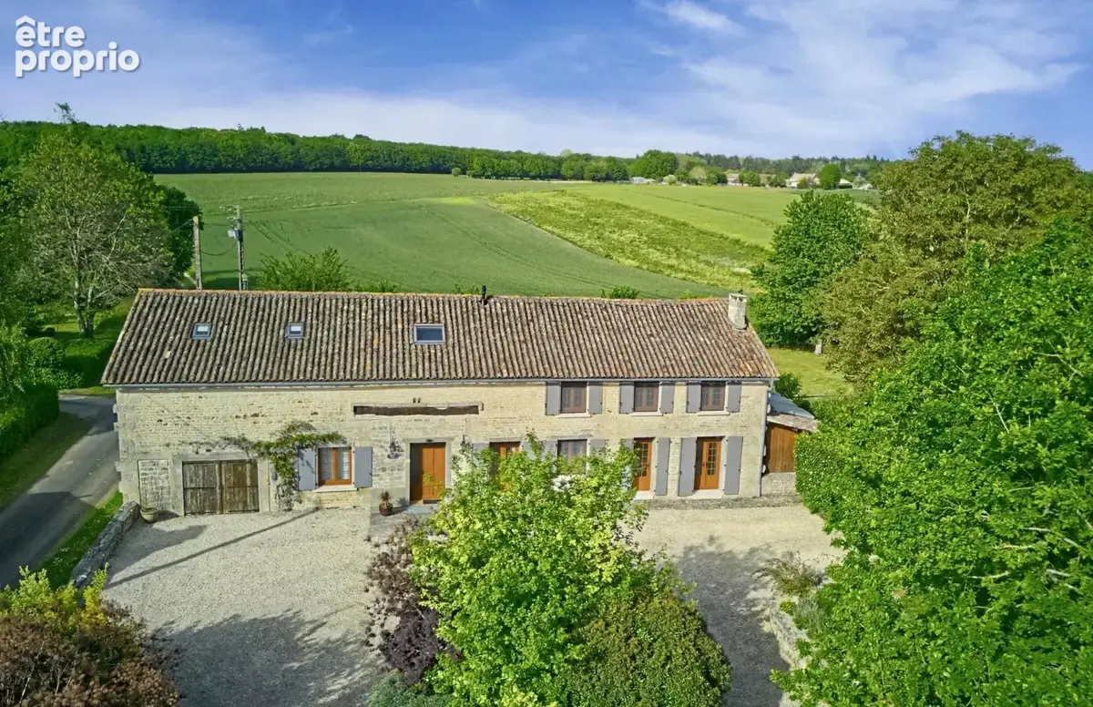 Superbe grande maison en pierre de 5 chambres avec piscine chauffée - photo 7