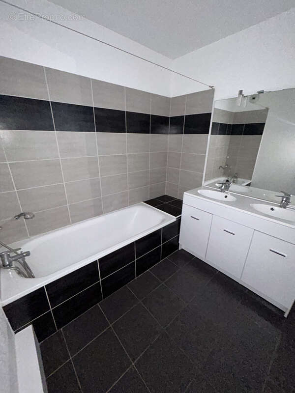 Appartement à BEAUZELLE