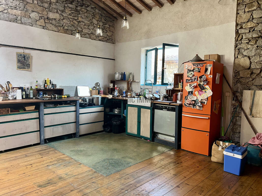Ancienne remise aménagée type loft à fort potentiel - photo 5