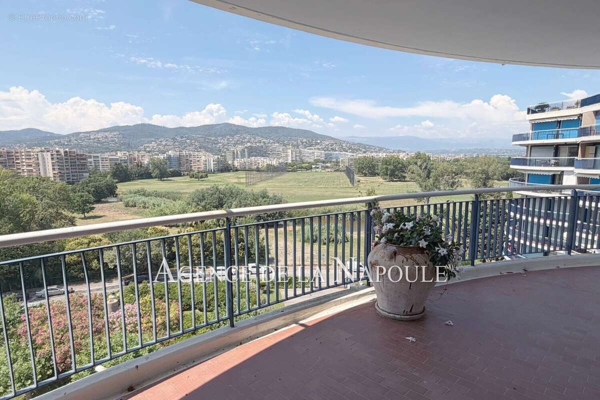 Appartement à MANDELIEU-LA-NAPOULE
