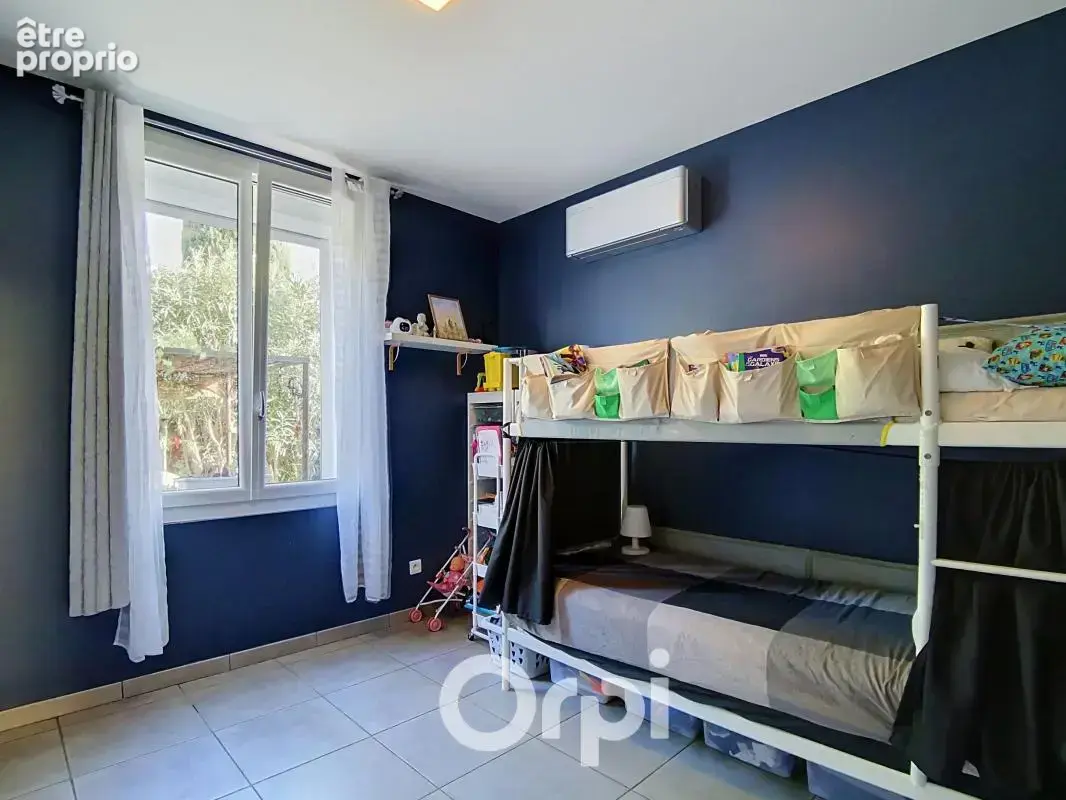 À Vendre Maison indépendante rénovée – 3 logements – Garage, piscine et stationnements – Toulon Ouest les Routes - photo 10