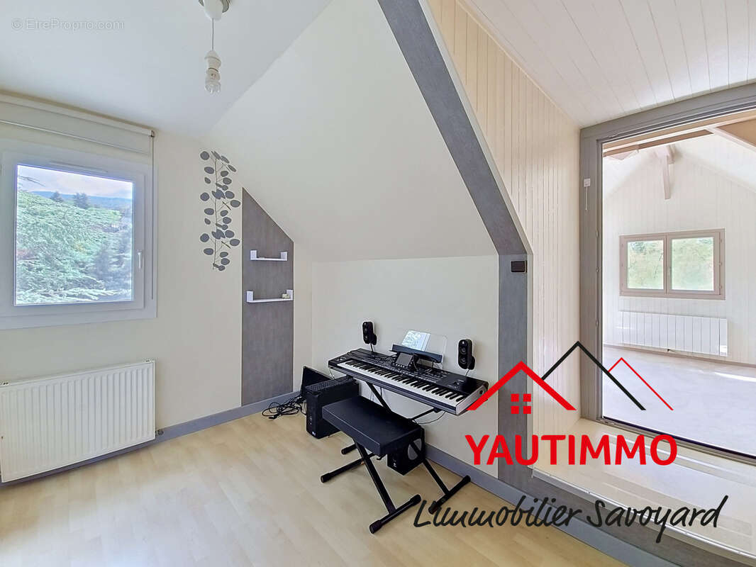 Maison à CRANVES-SALES