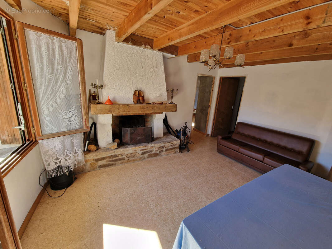 Maison à CASTANET-LE-HAUT