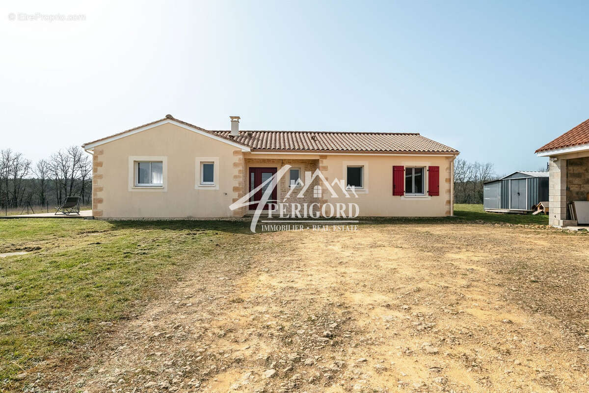 Maison à MAUZAC-ET-GRAND-CASTANG
