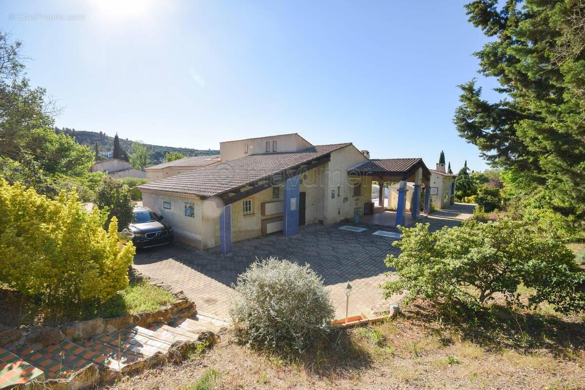 Maison T4 individuelle de plain pied - piscine -garages - 4000m2 de terrain - Istres n°1 - Maison à ISTRES