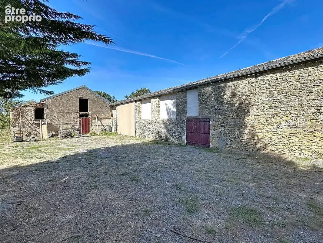 Montilliers - Longère avec dépendances sur plus de 5,5 hectares, sans voisinage - photo 12