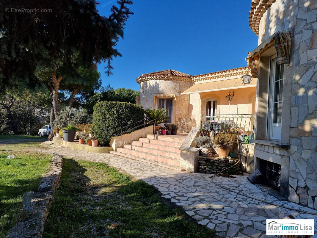 Maison à VERNEGUES