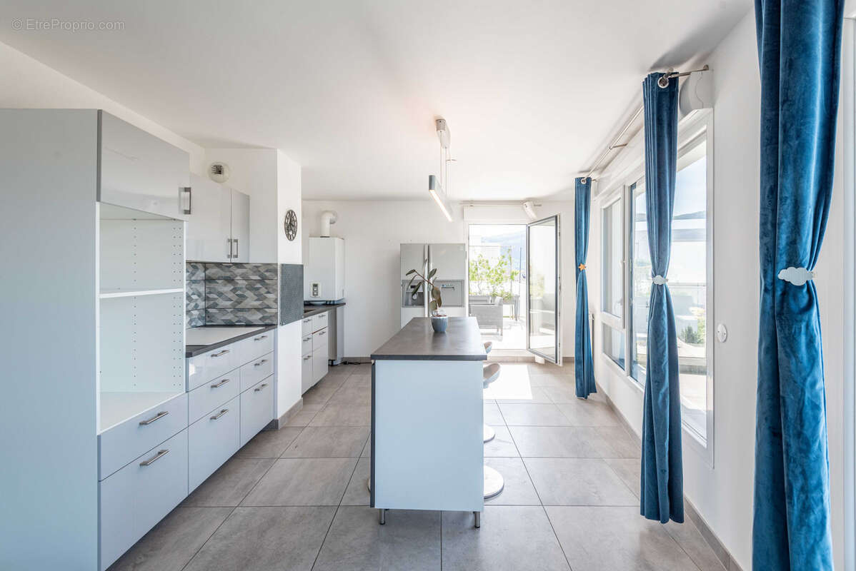 Appartement à AMBILLY