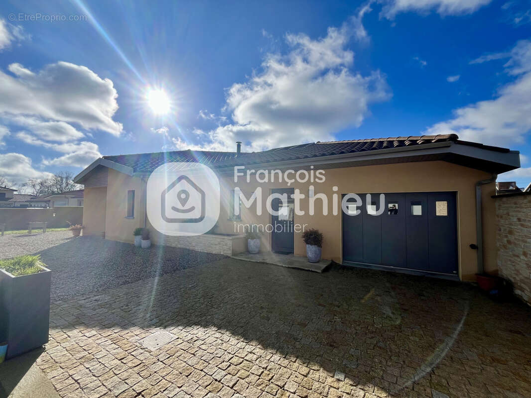 Maison à CHATILLON-SUR-CHALARONNE
