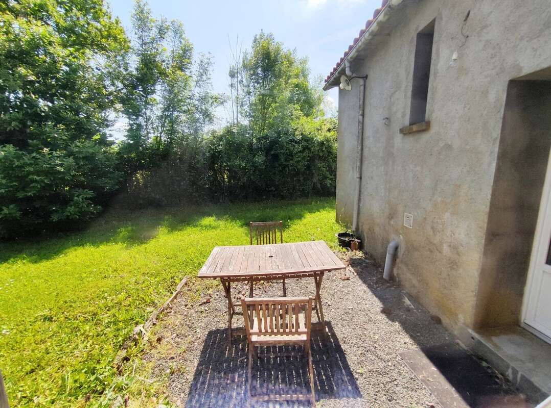 Maison à MONCOUTANT