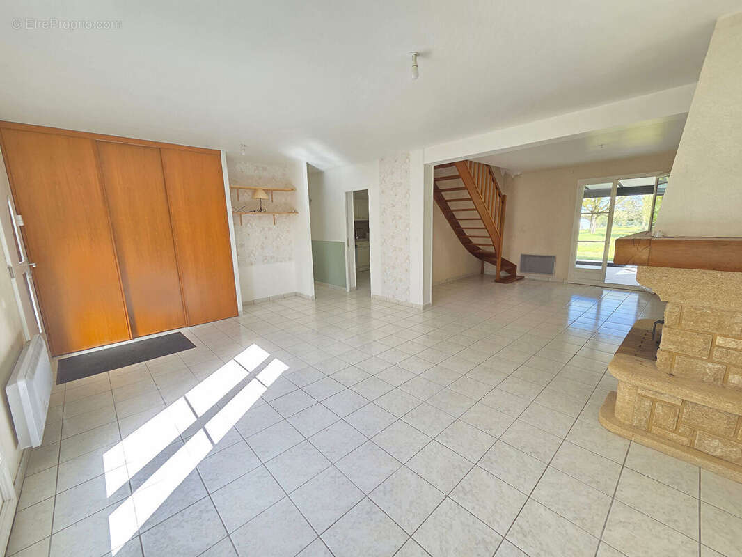 Maison  141 m2 - 5 Chambres sur 1800 m² de terrain plat et clos - photo 3