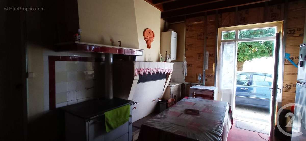 Maison à LES PEINTURES