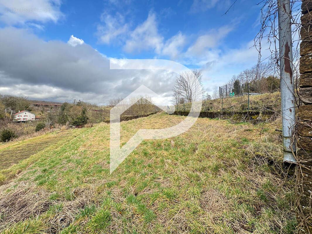 Maison à FAVEROLLES