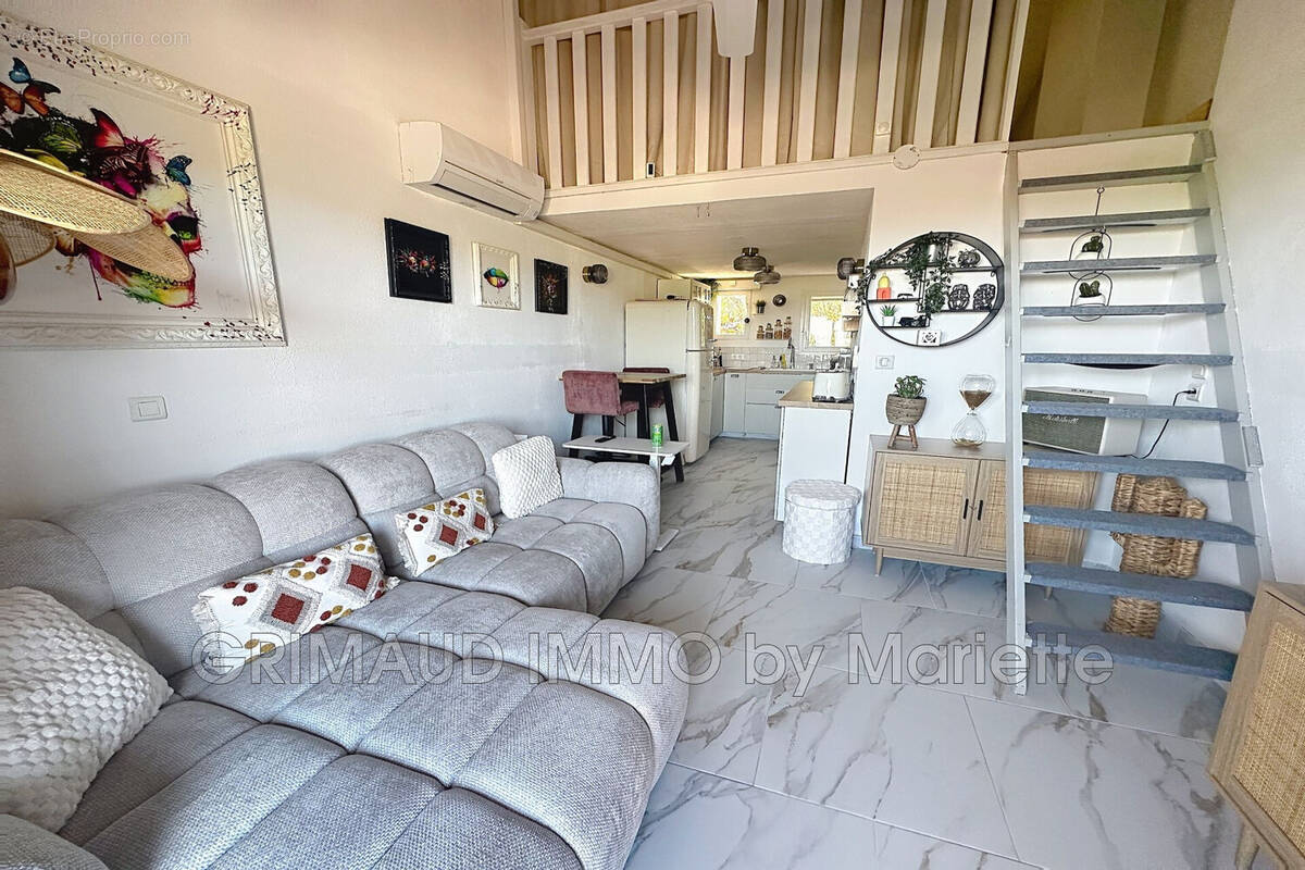 Appartement à COGOLIN