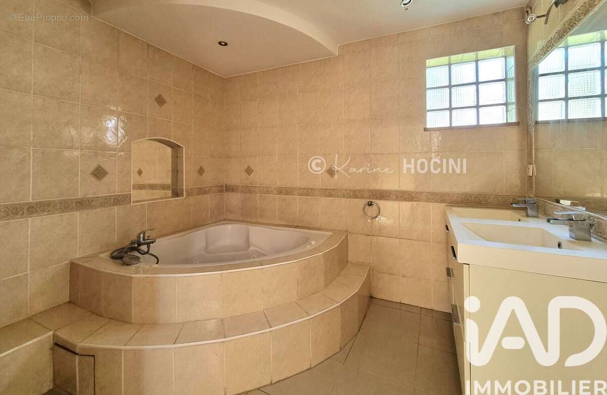 Maison 103 m² à Villeneuve-Le-Roi  - photo 8