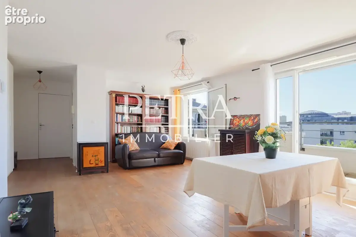 Appartement  5 pièce(s) 96.29 m2 - Centre ville - photo 2