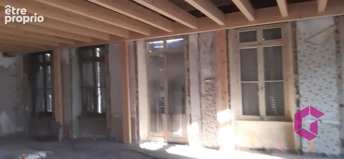 Maison de ville avec pas de porte restaurant et appartements à louer - photo 7