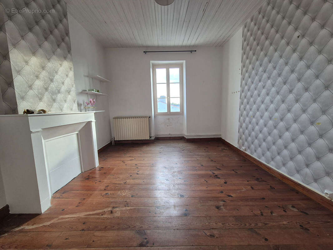 Maison à SAINT-SATURNIN-DU-BOIS