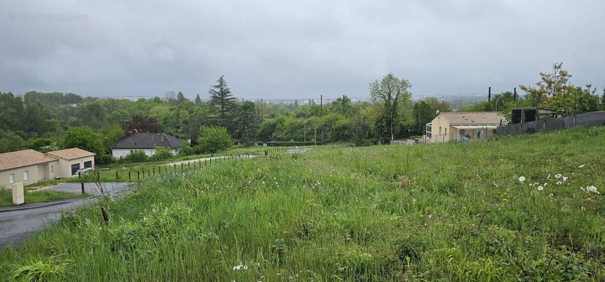 Terrain à GOND-PONTOUVRE