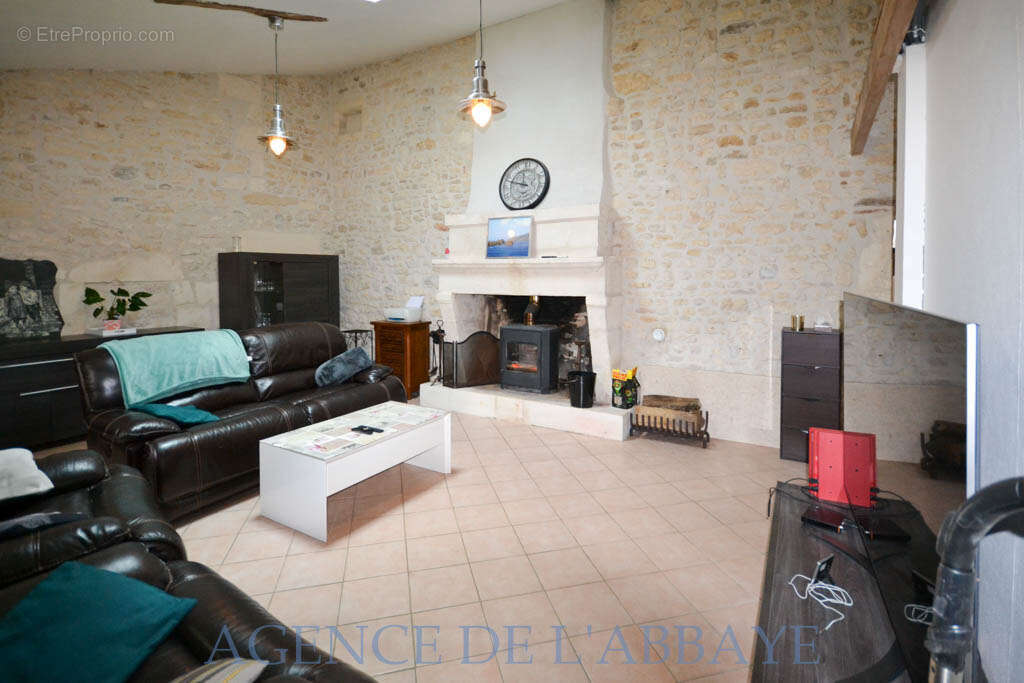 Maison à MONTPELLIER-DE-MEDILLAN