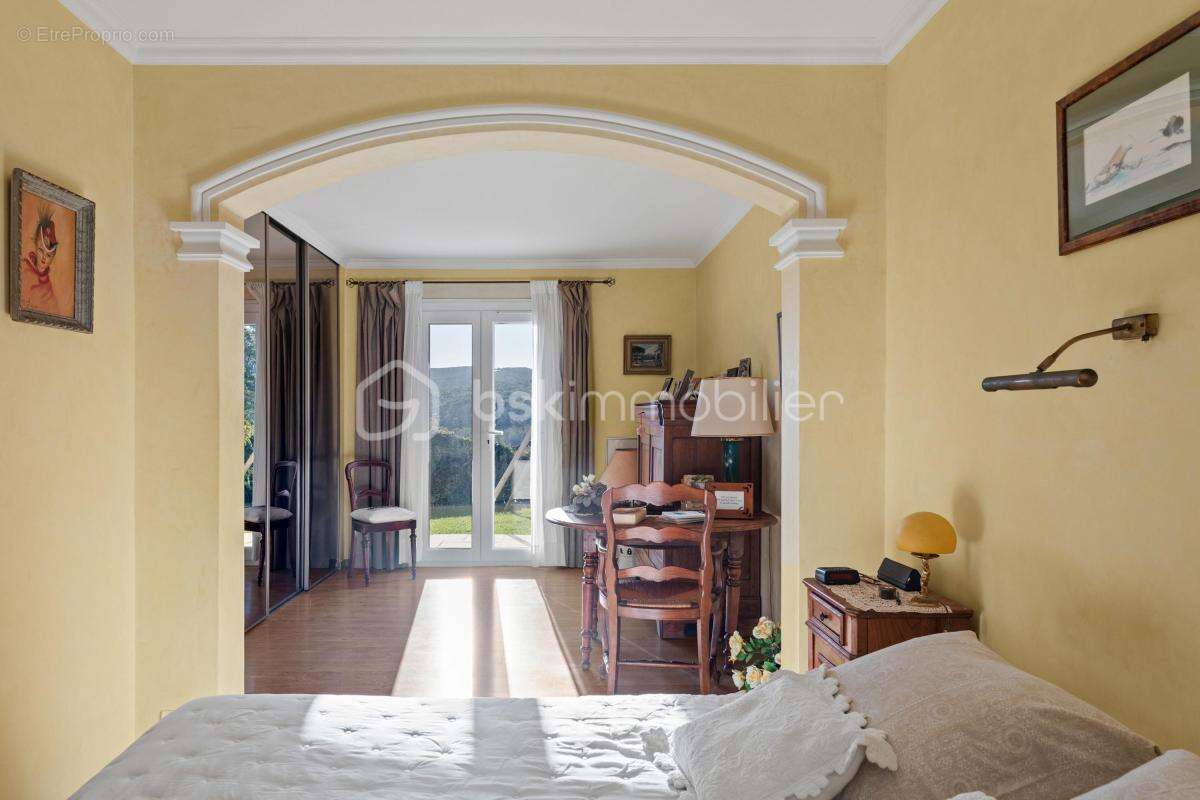 Villa provençale avec piscine, dépendance et vue dégagée – Calme absolu entre La Colle-sur-Loup et Villeneuve-Loubet - photo 12