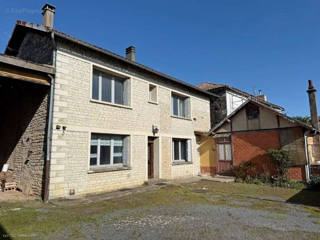 Maison à VILLEFAGNAN