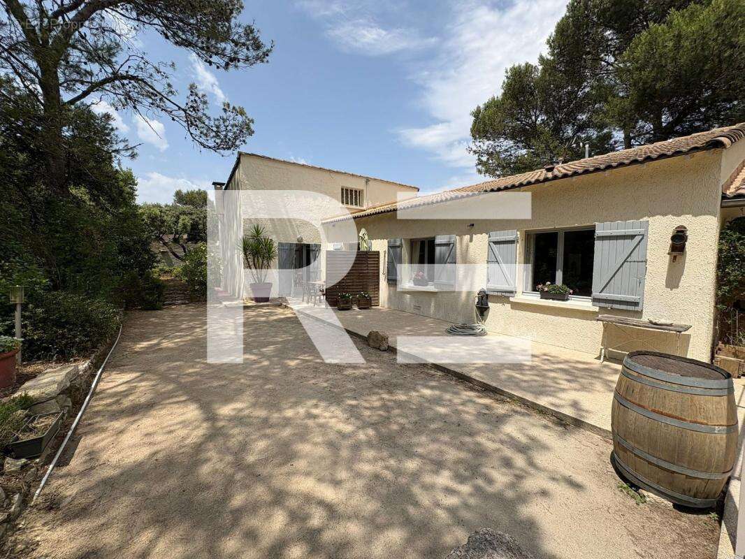 A vendre dans les hauteurs de nimes maison de 168 m² - photo 6