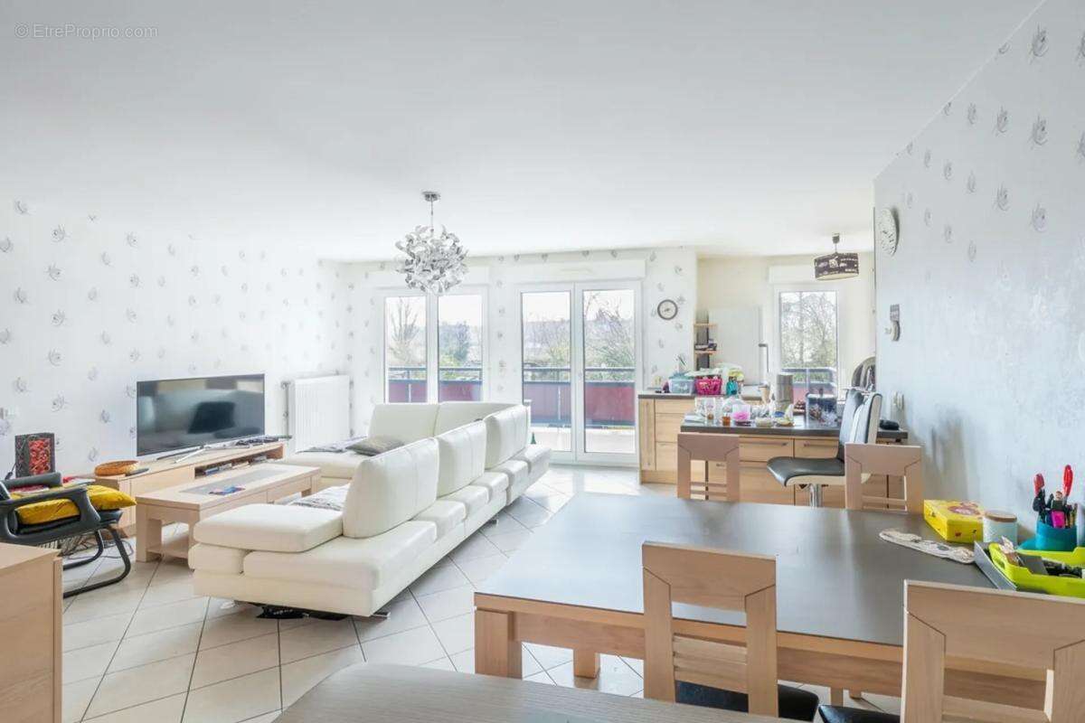 Appartement à SERGY
